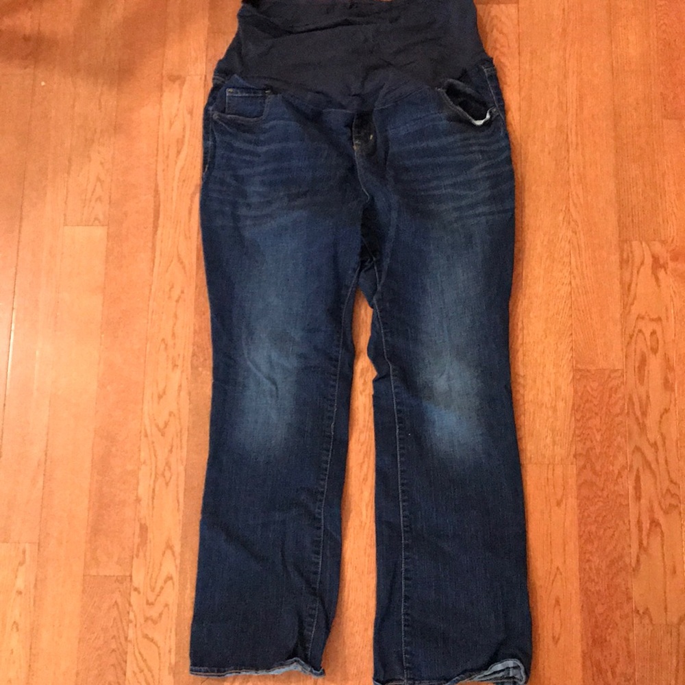 Old navy maternity jeans 18